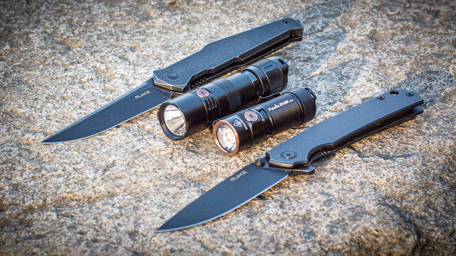 Fenix PD25R i E18R V2.0. Noževi Ruike P108 i P801.